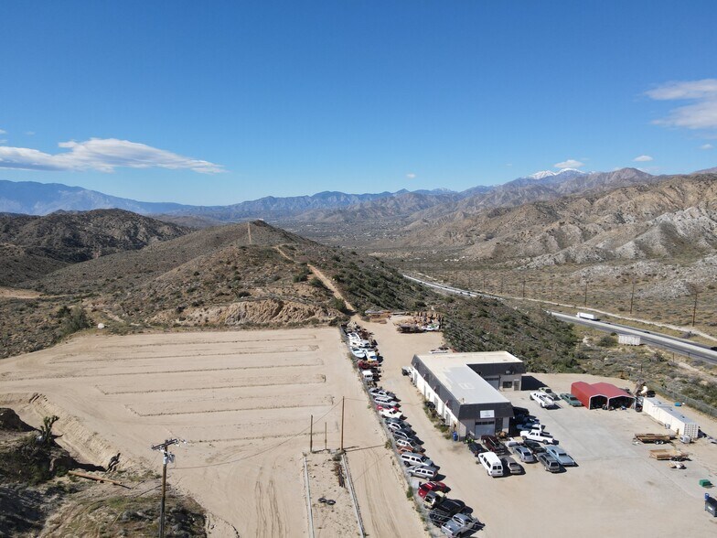 7886 Shafter Ave, Yucca Valley, CA à vendre - Photo de l’immeuble – Image 2 sur 17