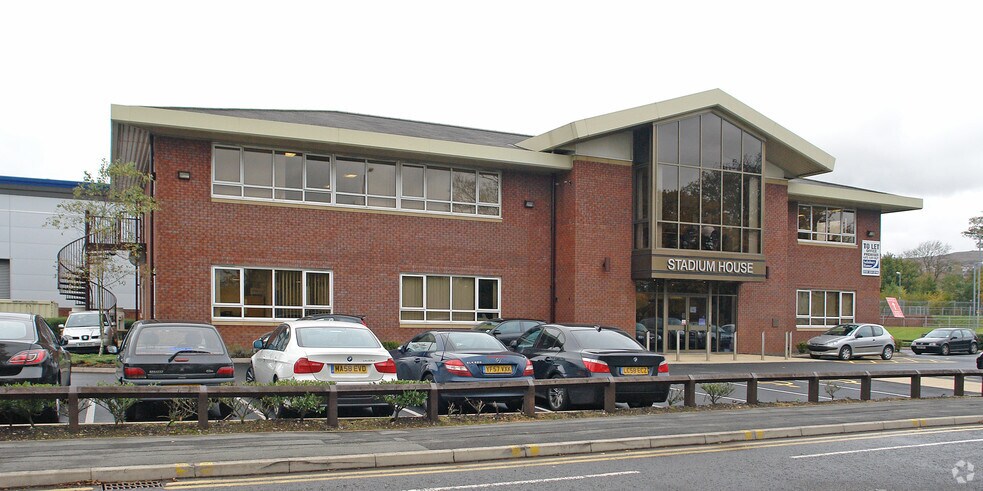 2 Eastgate Appr, Bolton à louer - Photo de l’immeuble – Image 1 sur 5