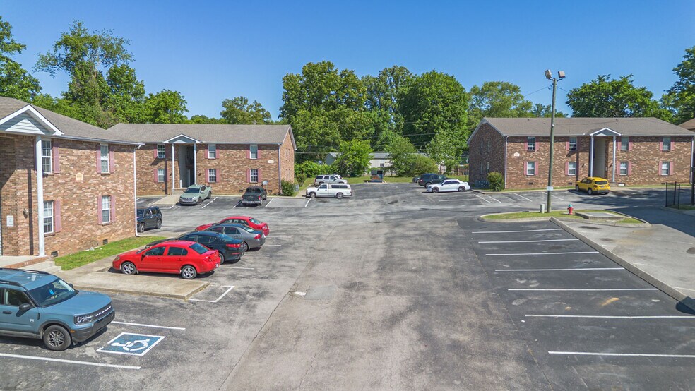 155 Jack Miller Blvd, Clarksville, TN à vendre - Photo de l’immeuble – Image 2 sur 46