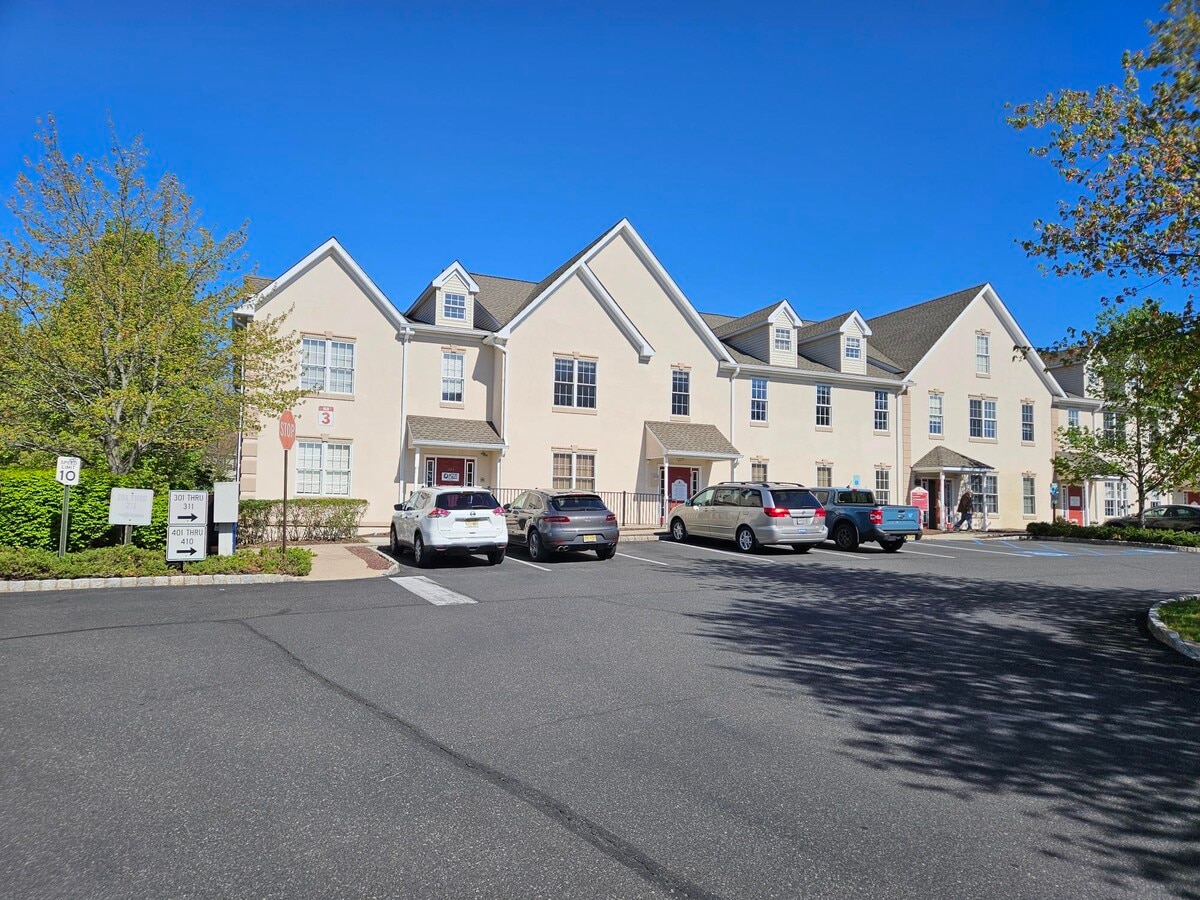 4 Walter Foran Blvd, Flemington, NJ 08822 - Lot 301 - - Photo intérieure - Image 2 of 17