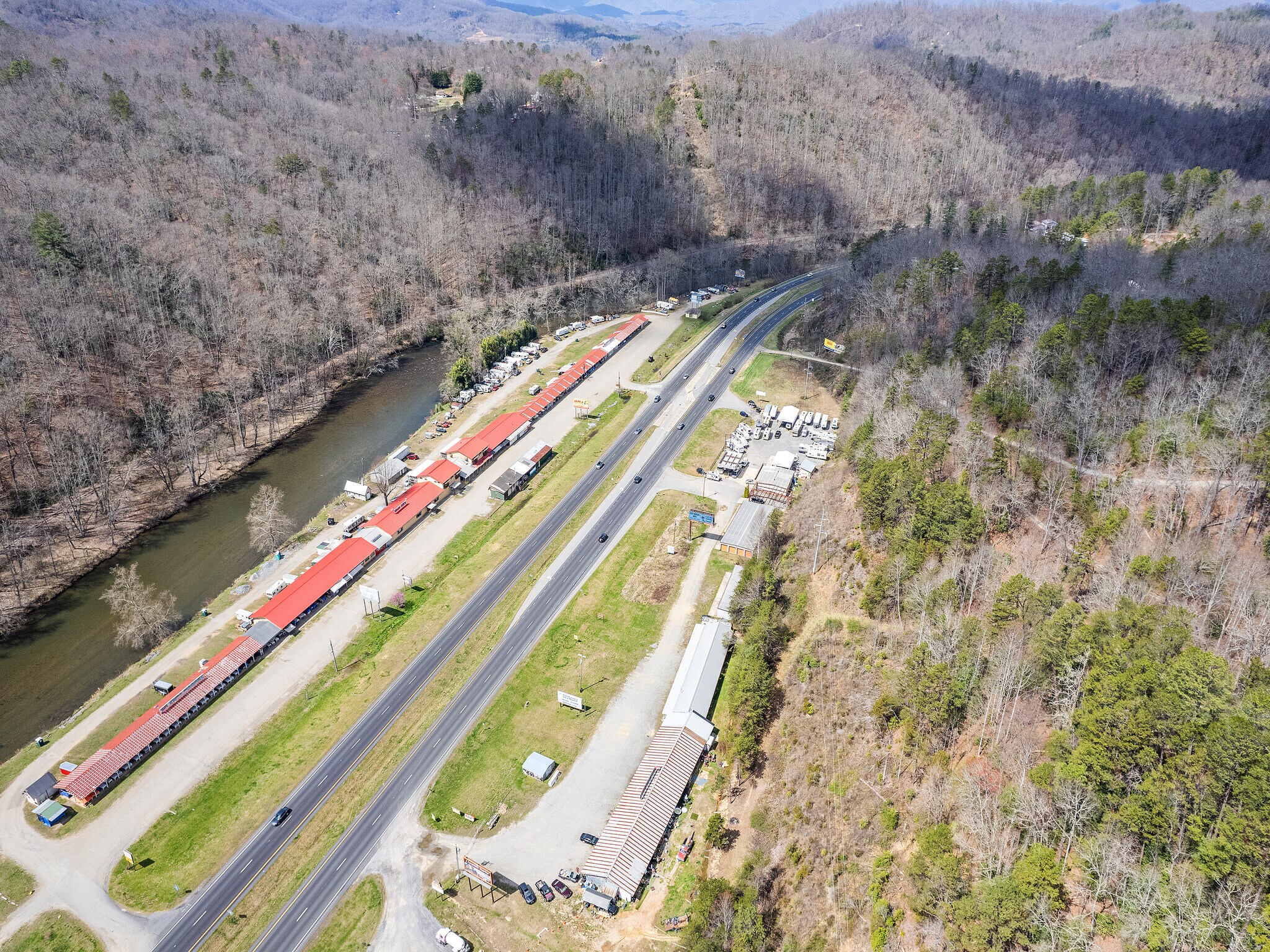 5264 US Highway 74 W, Whittier, NC à vendre Photo principale– Image 1 sur 29