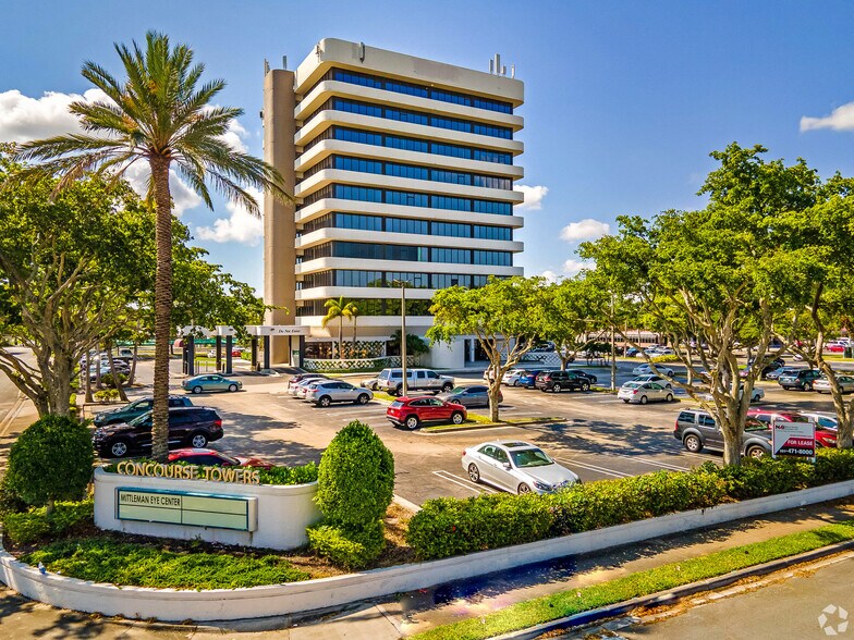 2090 Palm Beach Lakes Blvd, West Palm Beach, FL à louer - Photo de l’immeuble – Image 2 sur 9