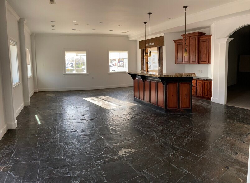 111 N Geneva Rd, Vineyard, UT à louer - Photo de l’immeuble – Image 3 sur 15