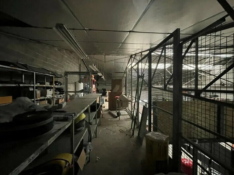 Local d’activités dans Domarin à louer - Photo de l’immeuble – Image 3 sur 11