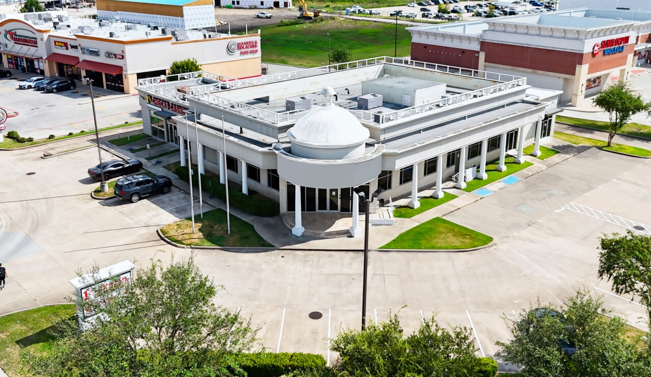 8201 W Sam Houston Pky S, Houston, TX à louer Photo principale– Image 1 sur 7