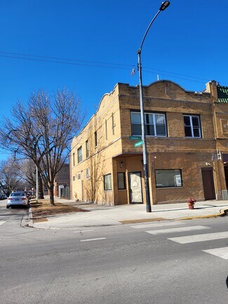 Plus de détails pour 3700 N Kedzie Ave, Chicago, IL - Local commercial à louer