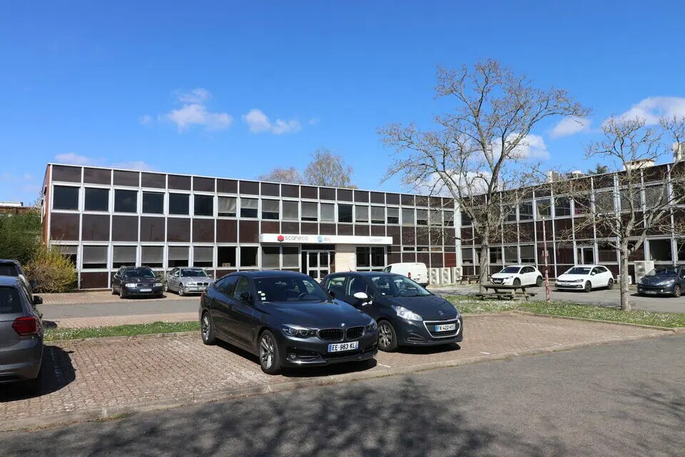 606 Rue Fourny, Buc à louer Photo principale– Image 1 sur 6