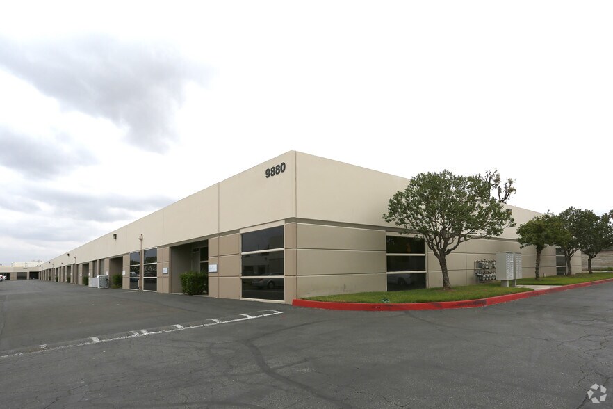 9880 Indiana Ave, Riverside, CA à louer - Photo principale – Image 2 sur 6