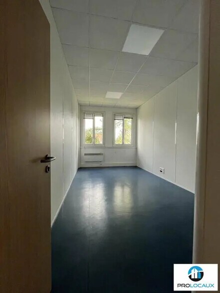 Bureau dans Creil à louer - Photo de l’immeuble – Image 3 sur 11