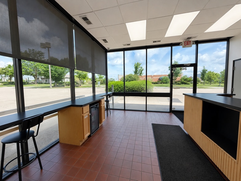 2470 W Stadium Blvd, Ann Arbor, MI à louer - Photo intérieure – Image 2 sur 5