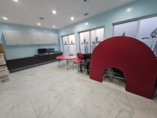 Plus de détails pour 3526 31st St, Astoria, NY - Bureau/Local commercial à louer