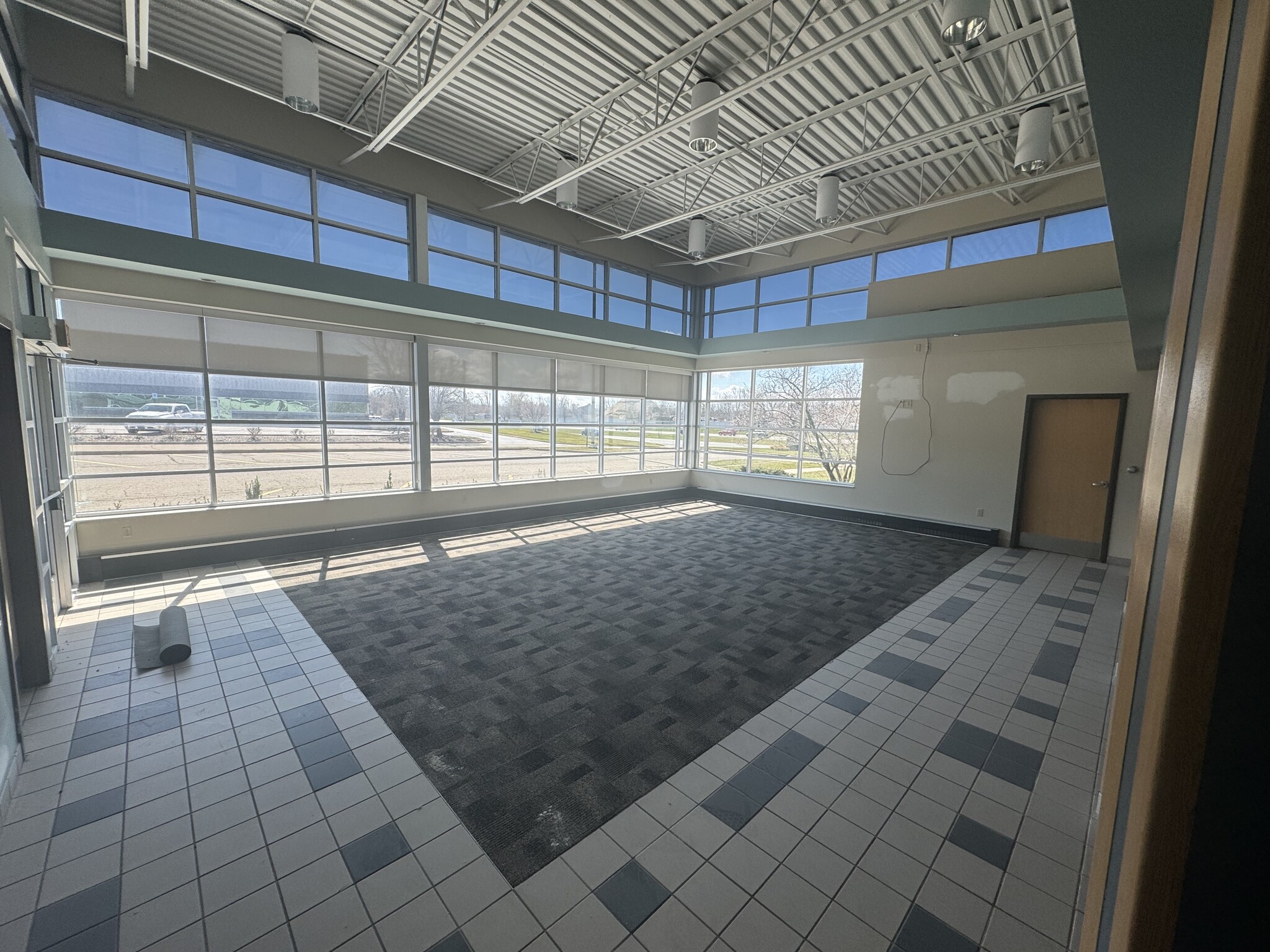 3350 Broadmoor Ave SE, Grand Rapids, MI à louer Photo intérieure– Image 1 sur 6