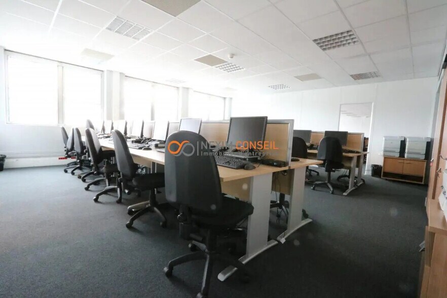 Bureau dans Asnières-sur-Seine à vendre - Photo de l’immeuble – Image 2 sur 56