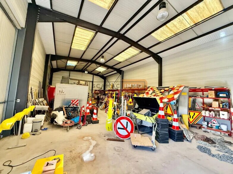 Industriel/Logistique dans Roquebrune-sur-Argens à louer - Photo de l’immeuble – Image 1 sur 6
