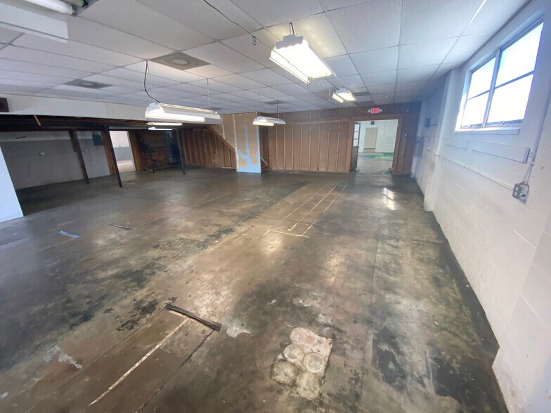 2830 46th Ave N, Saint Petersburg, FL à louer - Photo de l’immeuble – Image 3 sur 8