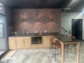 249 S Indiana Ave, Vista, CA à louer Photo intérieure– Image 2 sur 4