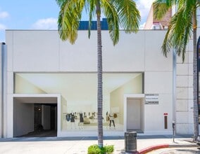 421-443 N Rodeo Dr, Beverly Hills, CA à louer Photo de l’immeuble– Image 2 sur 4