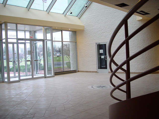 22800 Hall Rd, Clinton Township, MI à louer - Photo intérieure – Image 3 sur 24