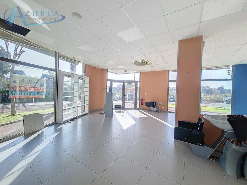 Local commercial dans Antibes à louer Photo intérieure– Image 1 sur 12