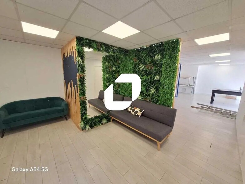 Bureau dans Garches à louer - Photo de l’immeuble – Image 3 sur 12