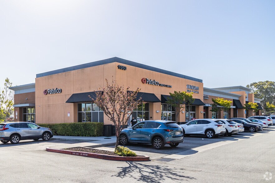 1050 Admiral Ct, San Bruno, CA à louer - Photo principale – Image 1 sur 21