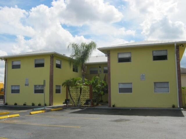1940-1942 Passaic Ave, Fort Myers, FL à vendre - Photo de l’immeuble – Image 3 sur 13