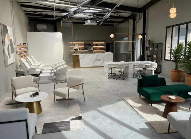 Plus de détails pour Local d'activités à louer