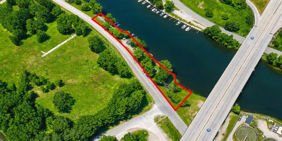 1751 E Front St, Monroe, MI à vendre - Photo de l’immeuble – Image 2 sur 5
