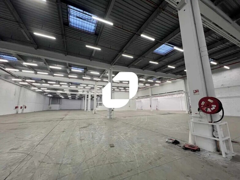 Industriel/Logistique dans Croissy-Beaubourg à louer - Photo de l’immeuble – Image 1 sur 12