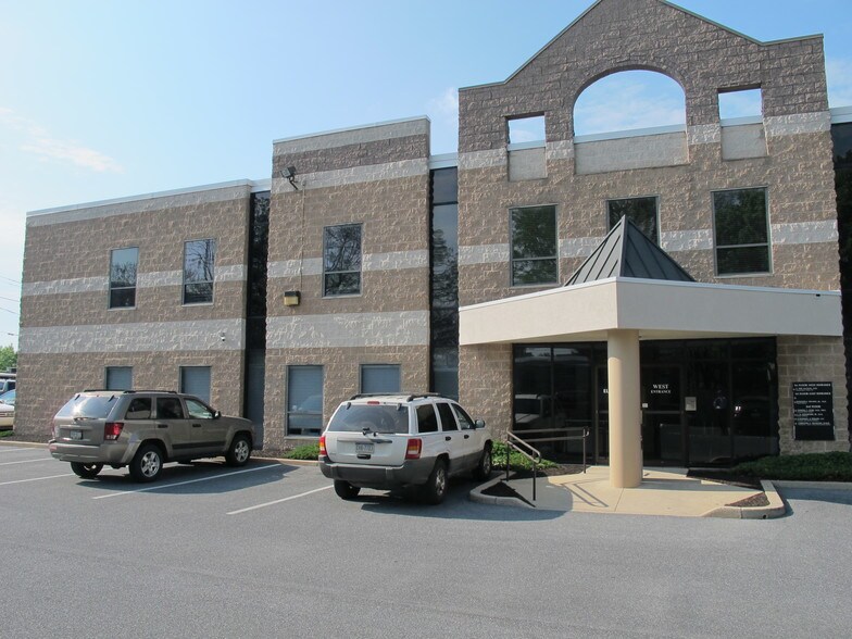 230 Harrisburg Ave, Lancaster, PA à vendre - Photo principale – Image 1 sur 39