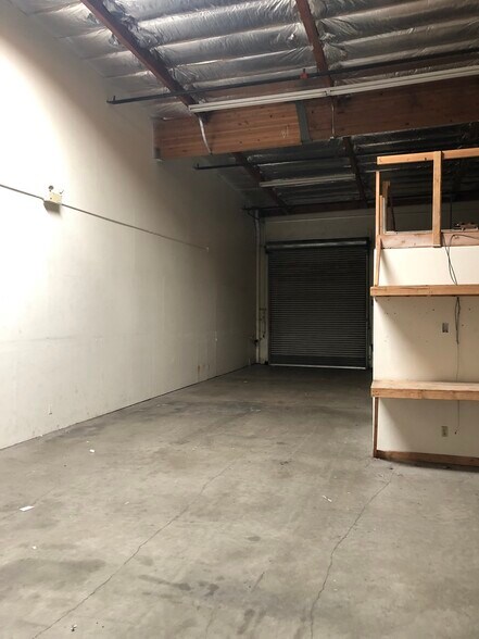 5635 Riggins Ct, Reno, NV à louer - Photo de l’immeuble – Image 2 sur 4