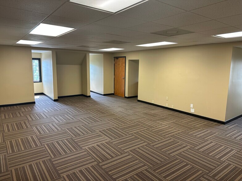 242 Poplar View Pky, Collierville, TN à louer - Photo de l’immeuble – Image 2 sur 7