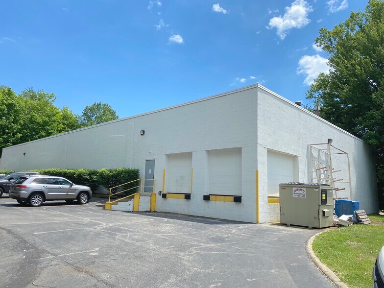 16758 W Park Circle Dr, Bainbridge, OH à louer - Photo de l’immeuble – Image 2 sur 10