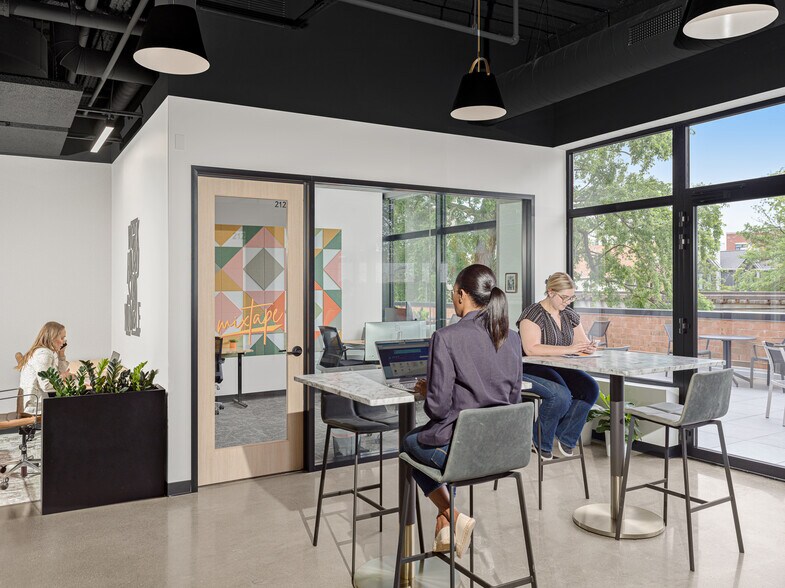 3838 N Ravenswood Ave, Chicago, IL à louer - Photo de l’immeuble – Image 2 sur 18