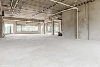 Plus de détails pour 160 S River St, Aurora, IL - Local commercial à louer