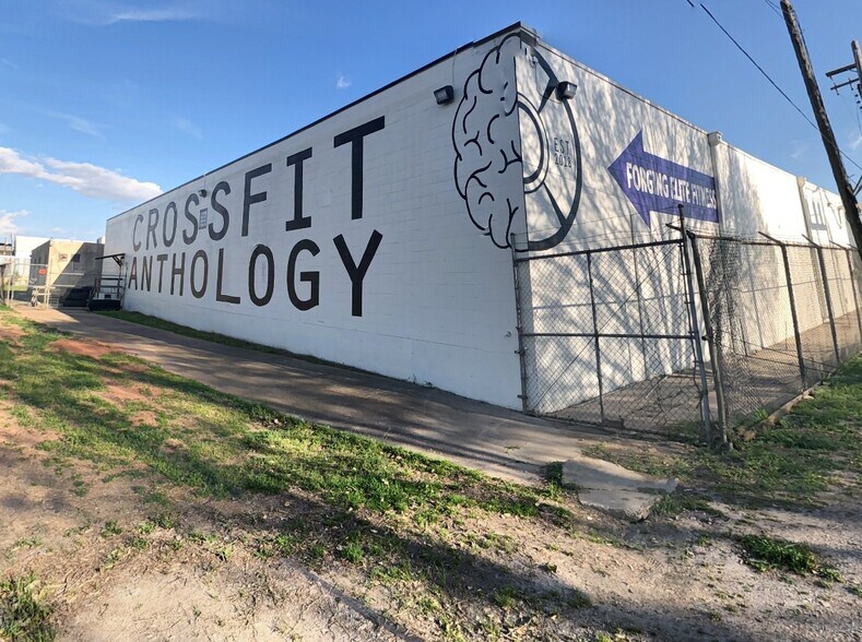 2930 W Pafford St, Fort Worth, TX à louer - Photo de l’immeuble – Image 3 sur 8