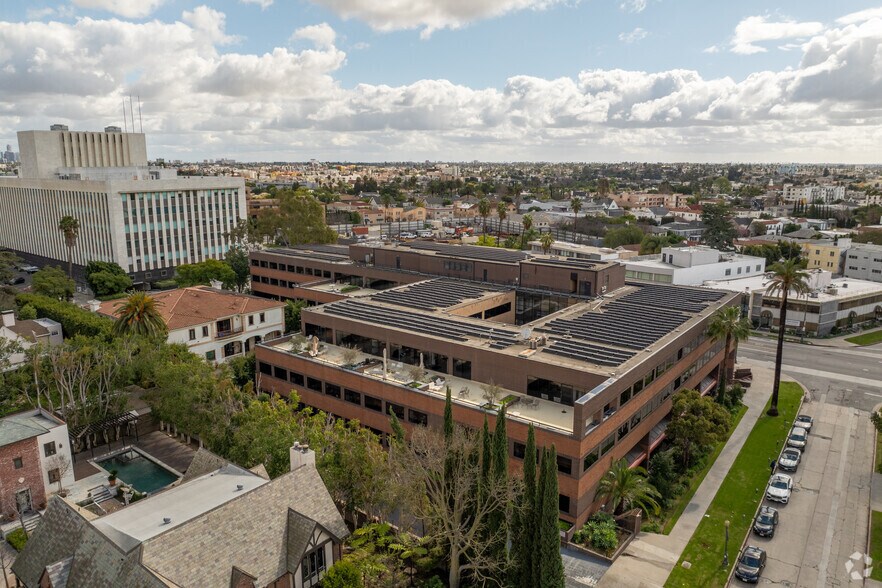 4221 Wilshire Blvd, Los Angeles, CA à louer - Photo de l’immeuble – Image 3 sur 12