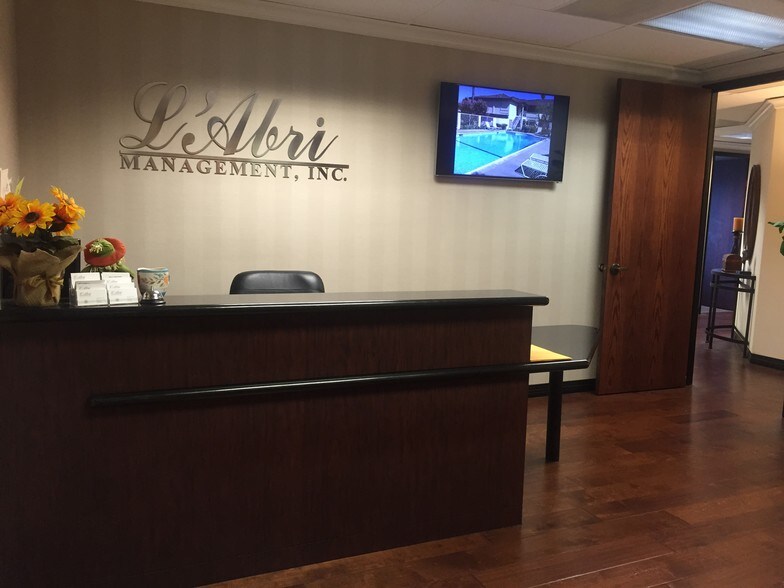 8141 E 2nd St, Downey, CA à louer - Photo intérieure – Image 2 sur 19