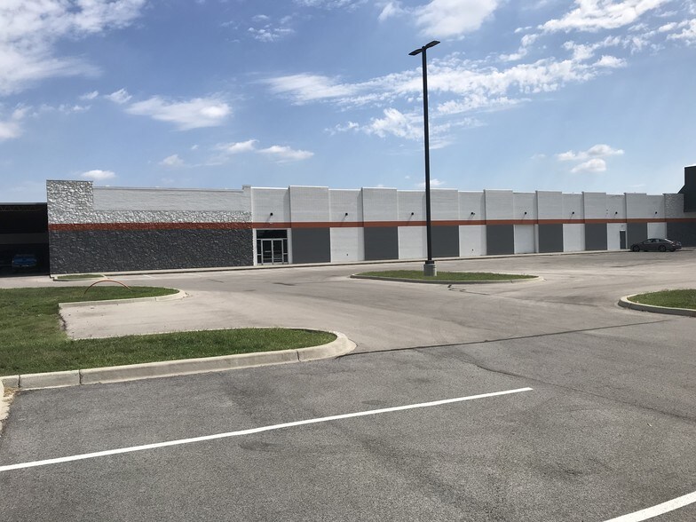 511 Little League Blvd, Clarksville, IN à louer - Photo principale – Image 1 sur 1