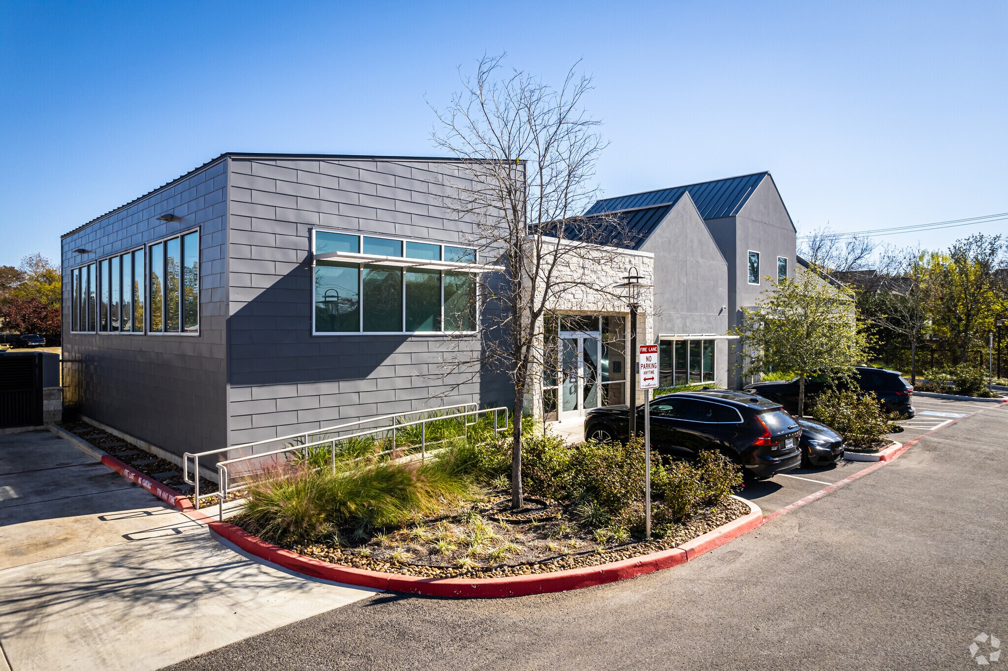 370 W Sunset Rd, San Antonio, TX à louer Photo principale– Image 1 sur 9