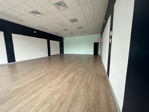 11-47 S Cass Lake Rd, Waterford, MI à louer Photo intérieure– Image 2 sur 3