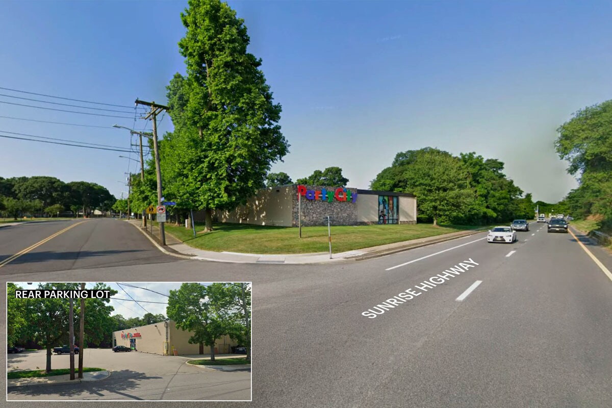 2396 Sunrise Hwy, Islip, NY à louer Photo de l’immeuble– Image 1 sur 3