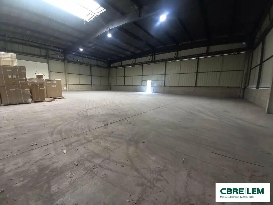 Local d’activités dans Mondeville à louer Photo de l’immeuble– Image 1 sur 9