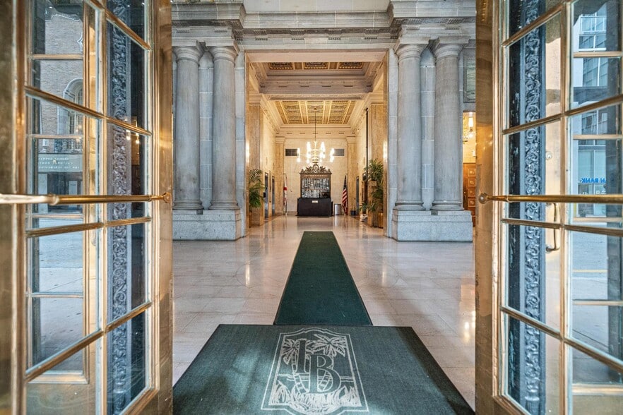 25 SE 2nd Ave, Miami, FL à louer - Hall d’entrée – Image 2 sur 9