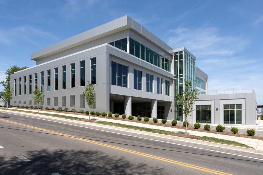 500 28th Ave N, Nashville, TN à louer - Photo de l’immeuble – Image 2 sur 14