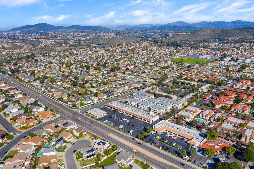 11255-11295 Camino Ruiz, San Diego, CA à louer - Photo de l’immeuble – Image 2 sur 12