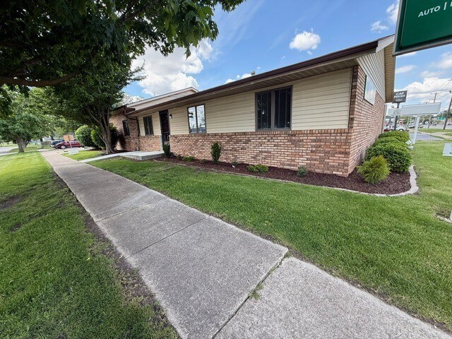 426 E Champaign Ave, Rantoul, IL à louer - Photo de l’immeuble – Image 2 sur 3
