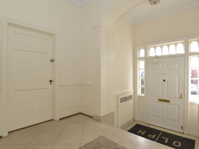 260 S Wellwood Ave, Lindenhurst, NY à vendre - Photo intérieure – Image 2 sur 15