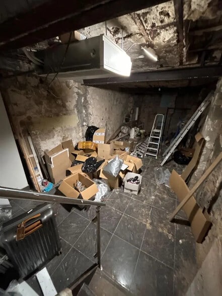 Local commercial dans Paris à louer - Photo intérieure – Image 2 sur 3