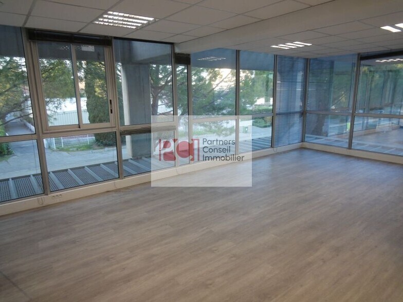 Bureau dans Nîmes à louer - Photo intérieure – Image 2 sur 5